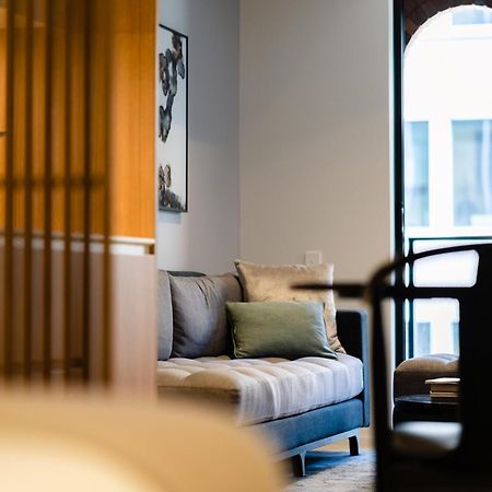 Skye Suites Sidney Oda fotoğraf A room at the hotel