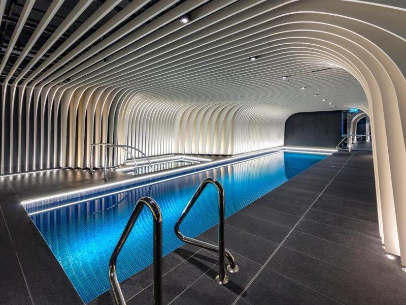 Skye Suites Sidney Dış mekan fotoğraf The pool at the 2018-opened The Standard, East Village