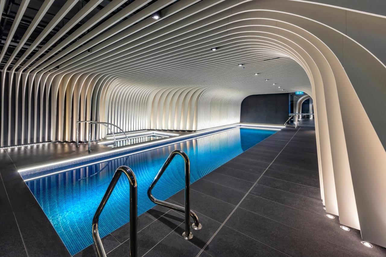 Skye Suites Sidney Dış mekan fotoğraf The pool at The Standard London