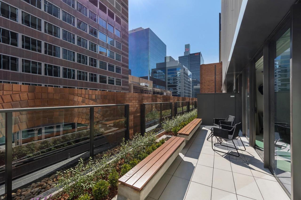 Skye Suites Sidney Dış mekan fotoğraf The rooftop garden