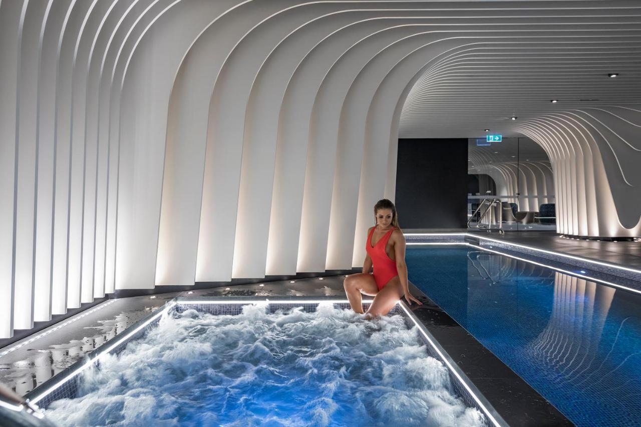 Skye Suites Sidney Dış mekan fotoğraf The spa at The Dorchester