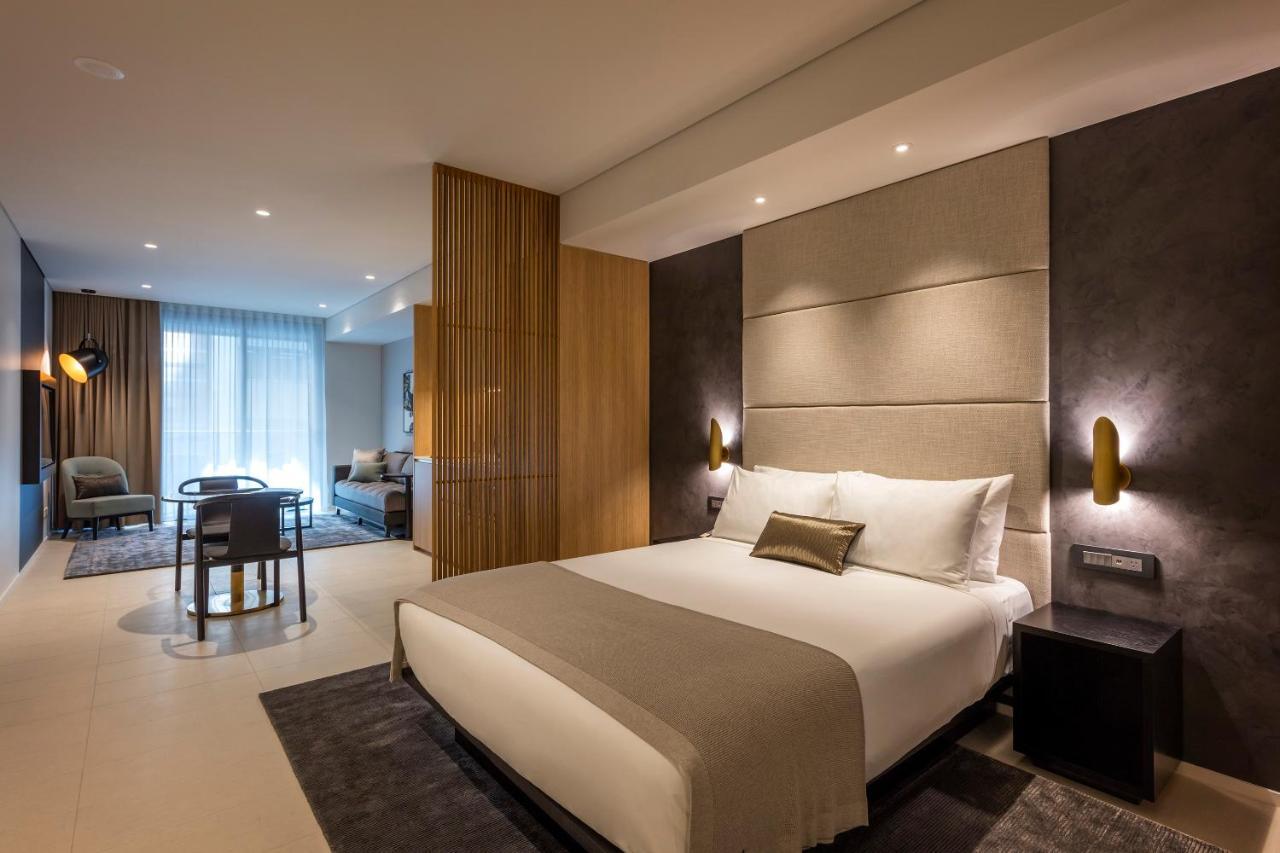 Skye Suites Sidney Dış mekan fotoğraf A bedroom at the hotel